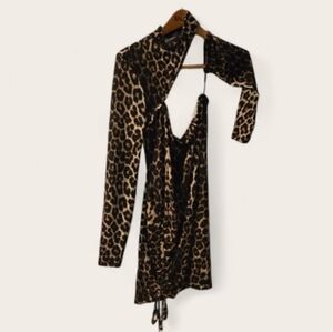 Leopard Print Cut-Out Bodycon Mini Dress – Long Sleeve Statement Piece 🐆